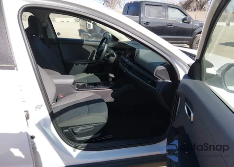 2025 Kia K4 Lxs из США, поврежденный, VIN 3KPFT4DE0SE065035